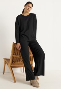 Cellbes of Sweden LONG-SLEEVED  - Langarmshirt - black solid