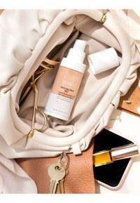 Hey Honey Skincare TRICK AND TREAT CC² ACTIVE MOISTURIZING CC CREAM taupe