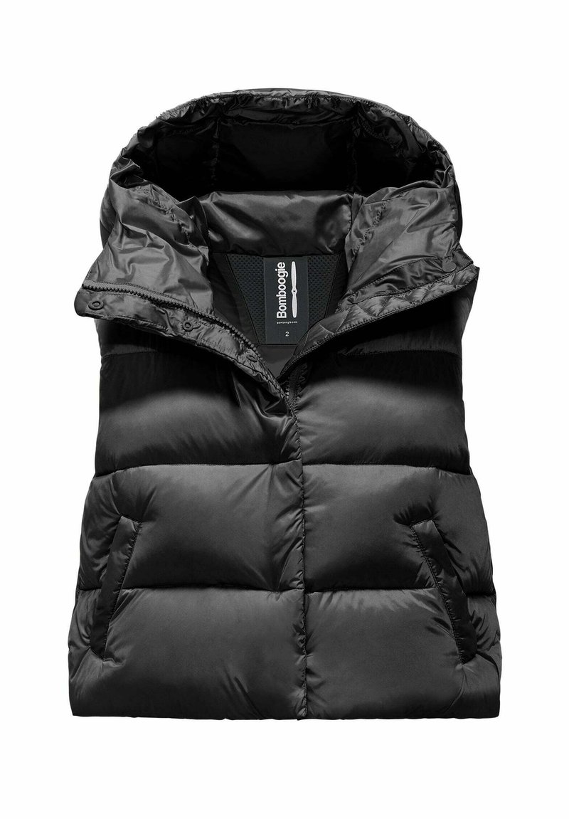 Gilet imbottito nero con finitura lucida, dotato di cappuccio foderato, chiusura lampo frontale e tasche laterali. Il design trapuntato aggiunge texture.