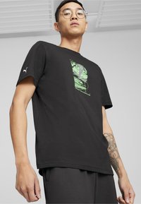 Puma MERCEDES-AMG PETRONAS MOTORSPORT MIT GRAFIK - Tričko s potlačou - black