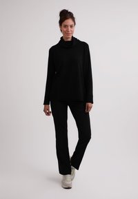 CASH-MERE Stickad tröja - schwarz