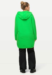 Ulla Popken TEDDY HOODED NECK - Felpa in pile - green