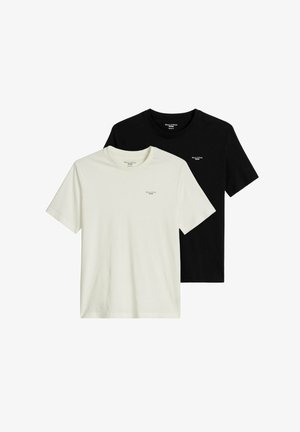 Zwei gefaltete T-Shirts mit kurzen Ärmeln und Rundhalsausschnitt, eines in Off-White und eines in Schwarz, mit kleinen „Marc O'Polo Denim“-Logos auf der linken Brust.