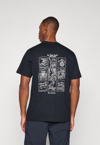 Columbia - KETTLE RIVER™ BACK GRAPHIC TEE - T-Shirt print - black Thumbnail-Bild 1