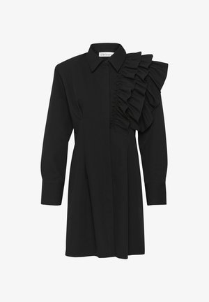 Zwarte jurk met knoopsluiting aan de voorkant, lange mouwen en ruches op één schouder. Gemaakt van een soepele stof met een getailleerde pasvorm.