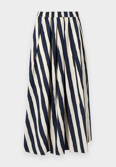 Μάξι φούστα σε γραμμή Α με ναυτικό μπλε και λευκές ρίγες και ελαστική μέση, απεικονισμένη επίπεδα σε φωτεινό φόντο.