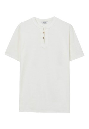 T-shirt bianco a maniche corte con scollatura rotonda e patta con tre bottoni. Realizzato in un tessuto testurizzato con sottili righe orizzontali.