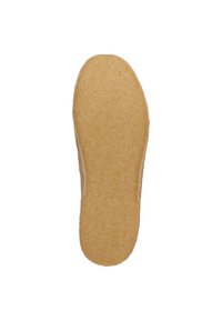 Korkeinlage mit strukturierter Oberfläche, abgerundeter Zehenpartie und erhobenen Kanten. Die Farbe ist natürlich beige und sorgt für ein sanftes Erscheinungsbild.