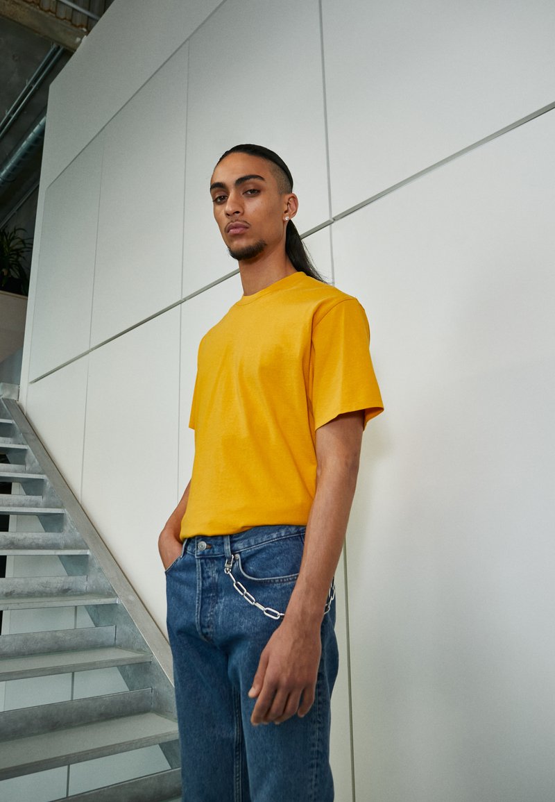 Levi's® Gold Tab - TEE - Pamata T-krekls - golden orange, Palielināt