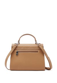 Borsa in pelle marrone chiaro con parte superiore trapuntata, manico superiore, tracolla regolabile e tasca con zip frontale. Texture liscia e forma strutturata.