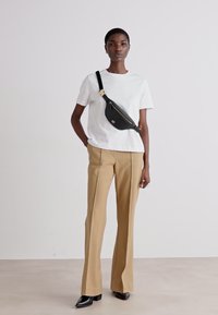 COACH ESSENTIAL BELT BAG - Bum bag - black