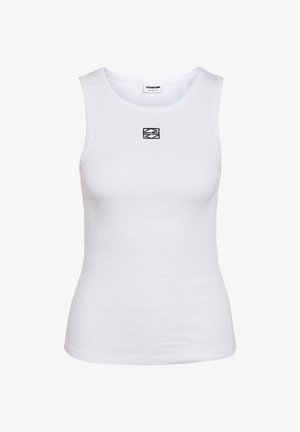 Hvit ribbestrikket tanktopp uten ermer med en liten svart abstrakt logo midt på brystet, tettsittende passform, rund hals.