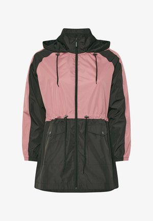 Chaqueta tipo rompevientos con un frente rosa y mangas negras. Cuenta con una cintura ajustable con cordón, dos bolsillos frontales y una capucha con reguladores ajustables.