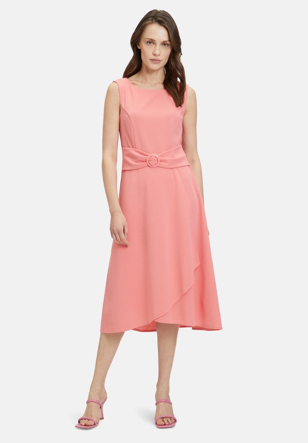 MIT VOLANT - Jerseykleid