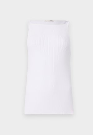 Weißes ärmelloses Top aus Rippstoff. Hat einen geraden Schnitt und einen weit ausgeschnittenen Rundhalsausschnitt. Glatte Textur ohne sichtbare Muster oder Akzente.