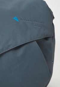 Klättermusen GAUT MESSENGER BAG UNISEX - Treningsbag - thistle blue