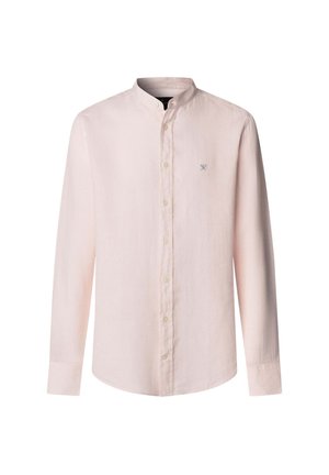 Lyserød langærmet skjorte med båndkrave, der har lukning med knapper foran og et lille broderet logo på brystet. Lavet af letvægtsstof.