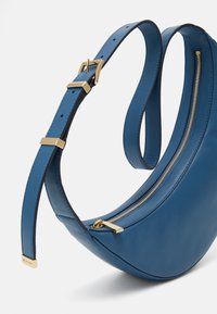MICHAEL Michael Kors AVRA SLING XBODY - Torbica - blue