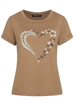 T-shirt in cotone marrone con maniche corte arrotolate, decorato con un design a forma di cuore composto da una stampa leopardata e farfalle di vari colori.