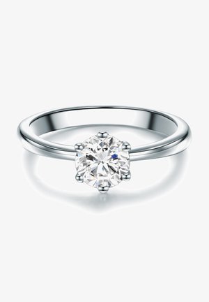 Pierścionek zaręczynowy z solitaire z okrągłym diamentem osadzonym w sześciopunktowym ustawieniu na polerowanej srebrnej obrączce. Gładki, elegancki design o wysokim połysku.