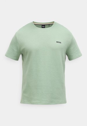 Lichtgroen T-shirt met korte mouwen, gemaakt van een gestructureerde stof, met een geribde ronde hals en een klein zwart "BOSS"-logo op de linkerborst.