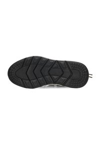 Suola di scarpa in gomma nera con motivi di battistrada geometrici, tra cui forme a chevron e a diamante, mostrata su uno sfondo bianco.