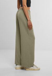 Urban Classics STRUCTURED WIDE - Bukse - paleolive