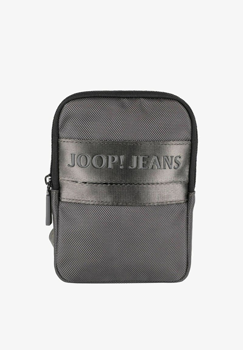 Petit pochon en tissu gris avec une fermeture éclair noire et "JOOP! JEANS" embossé sur une bande noire brillante horizontale près du haut.