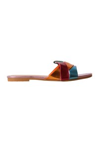 Sandale plate à bout ouvert avec des brides métalliques multicolores orange, rouge, bleu et vert sur une semelle marron clair.