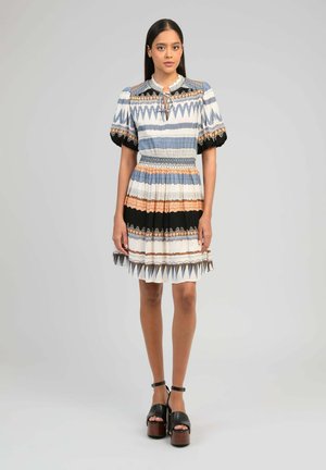 AN'GE, ROBE COURTE OCLAUDIA TAMIRA CIEL - Robe de jour - white
