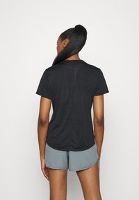 Nike Performance RUN - T-shirts print - black/white
