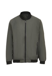 Kurtka bomber w ciemno oliwkowym kolorze, wykonana z gładkiego materiału, z czarnym ryflowanym kołnierzem, mankietami, dolnym wykończeniem oraz dwiema bocznymi kieszeniami na zamek.