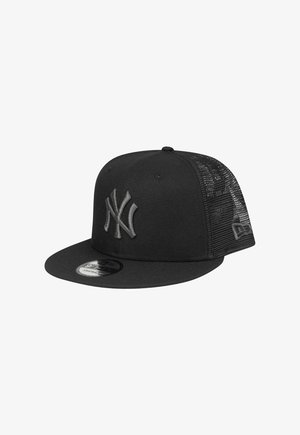 Schwarze New York Yankees Snapback-Cap mit Netzrückenteilen und flachem Schirm, Vorderlogo in passendem schwarzem Garn bestickt.