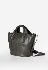 Borsa a tracolla in pelle verde scuro con superficie testurizzata, doppi manici superiori e una tracolla rimovibile. Caratterizzata da una forma strutturata.