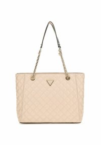 Borsa tote trapuntata di colore beige chiaro, con design a catena e doppi manici, dettagli in hardware dorato e logo triangolare sul davanti.