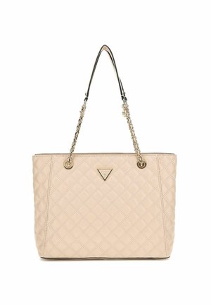 Borsa tote trapuntata di colore beige chiaro, con design a catena e doppi manici, dettagli in hardware dorato e logo triangolare sul davanti.