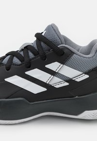adidas Performance CROSS EM UP SELECT - Zapatillas de baloncesto - core black/footwear white/grey three