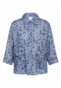 Chaqueta de camisa floral azul claro con mangas tres cuartos, cuello con solapa, dos bolsillos frontales y ribete oscuro en los bordes.