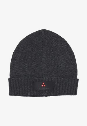 Beanie nera lavorata a maglia con risvolto a coste, caratterizzata da un'etichetta con logo e tre punti rossi sul davanti. Texture morbida, design classico.