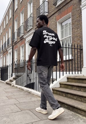 Dropsize, HEAVY DREAM AND GRIND - T-shirts print - black