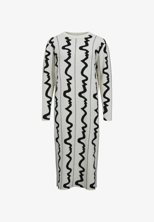 Valge pika varrukaga kleit, millel on must laineline muster, ribane kaelus ja sirge siluett, valmistatud tekstuurist kootud kangast.
