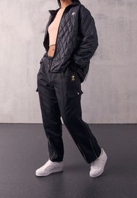 adidas Originals Cargobyxor - black