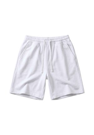 Beli bombažni kratek hlač s kolenskimi robovi, elastičnim pasom in trakcem za zategovanje, z bočnimi žepi, položen na ravno belo podlago.