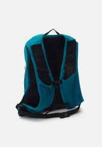 Salomon CROSS 12 - Ruksak - tahitian tide/black