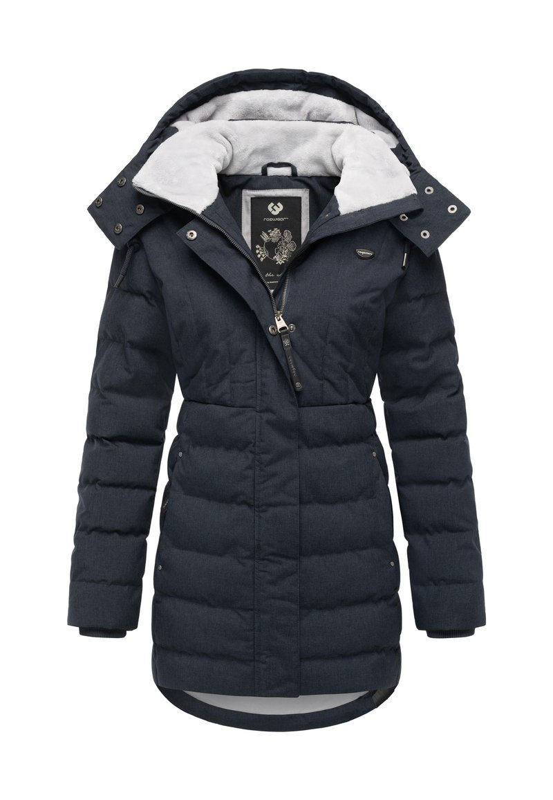 Sötétkék, párnázott kabát szürke, polárbéléssel ellátott kapucnival, cipzáros zárral és gombos díszítéssel. Steppelt mintával és elasztikus mandzsettákkal rendelkezik a meleg megtartásáért.