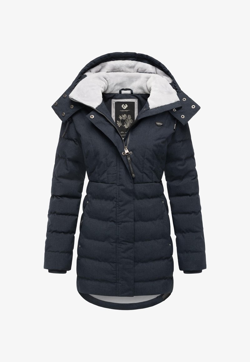 Sötétkék, párnázott kabát szürke, polárbéléssel ellátott kapucnival, cipzáros zárral és gombos díszítéssel. Steppelt mintával és elasztikus mandzsettákkal rendelkezik a meleg megtartásáért.