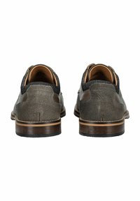 Scarpe di tela grigio scuro con finitura testurizzata, dettagli neri e tacchi in legno marrone. Presentano una punta arrotondata e un colletto imbottito per il comfort.