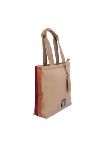 Bolsa de tote de nailon beige con acentos laterales en rosa y naranja, asas resistentes, cierre de cremallera y una etiqueta de cuero. Superficie texturizada.