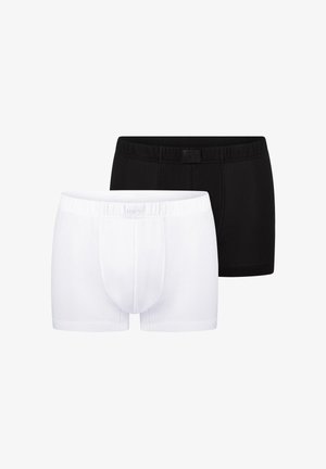 Dwie pary męskich bokserek: jedna biała z teksturowanym wzorem siateczki, a druga jednolita czarna, obie z elastycznymi pasami w talii.