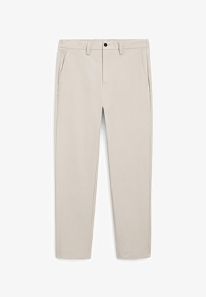 Pantaloni beige slim fit con passanti per cintura, tasche laterali e chiusura frontale con bottone e zip, distesi su sfondo bianco.